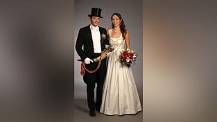 Helena Sammereier ist die diesj&auml;hrige Rodinger Ballk&ouml;nigin an der Seite des Burschenvorstands Michael Heuberger.