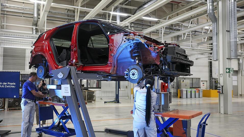 Ob Autobauer, Chemieindustrie oder Maschinenbau - wo Deutschland &uuml;ber Jahrzehnte so erfolgreich war, stottert der Motor.