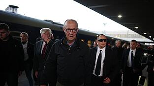 Merz will mit seinem Besuch ein deutliches Signal f&uuml;r die Unterst&uuml;tzung der Ukraine setzen.
