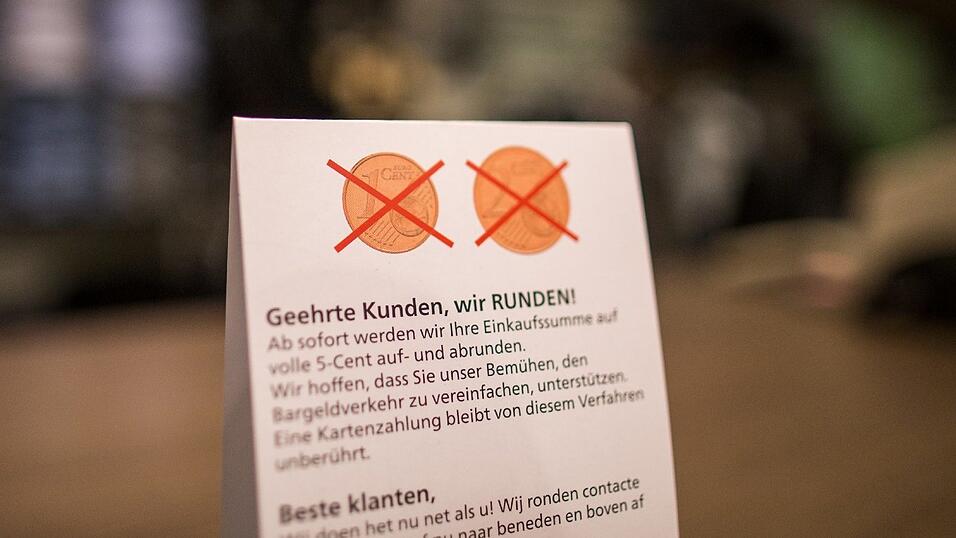 Kleve will das Kleingeld abschaffen. Viele Einzelhändler der Stadt verzichten ab dem 1. Februar beim Einkauf auf Ein- und Zwei-Cent-Münzen. Kleve will das Kleingeld abschaffen. Viele Einzelhändler der Stadt verzichten ab dem 1. Februar beim Einkauf auf Ein- und Zwei-Cent-Münzen.