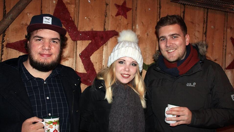 Bei einem schweren Unfall in der Gemeinde Frontenhausen sind zwei Menschen verletzt worden. Bei einem schweren Unfall in der Gemeinde Frontenhausen sind zwei Menschen verletzt worden.