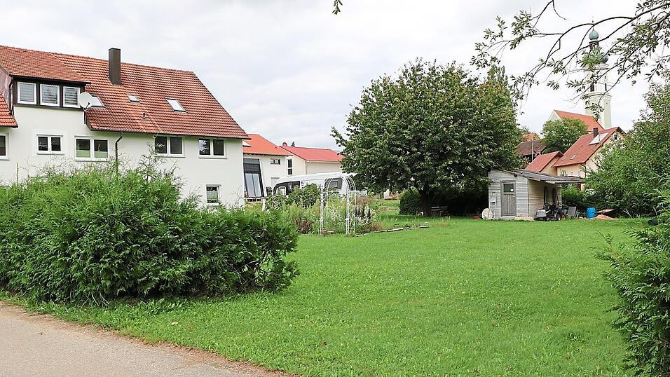 Dieses Grundstück am Lerchenweg in Walkertshofen liegt per Definition des Flächennutzungsplans im Außenbereich und kann daher nicht bebaut werden. Vielleicht gibt es aber Alternativen, etwa für einen überdachten Stellplatz. Die Gemeinde zeigt sich dafür jedenfalls offen. Das letzte Wort hat jedoch das Landratsamt. Dieses Grundstück am Lerchenweg in Walkertshofen liegt per Definition des Flächennutzungsplans im Außenbereich und kann daher nicht bebaut werden. Vielleicht gibt es aber Alternativen, etwa für einen überdachten Stellplatz. Die Gemeinde zeigt sich dafür jedenfalls offen. Das letzte Wort hat jedoch das Landratsamt.