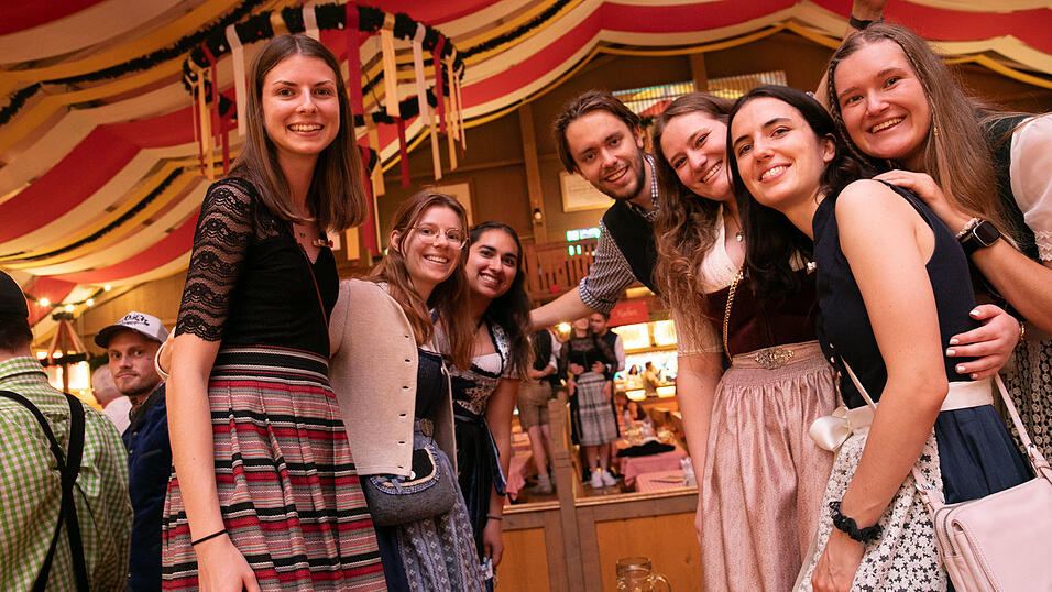Die Partybilder vom Sonntag, 17. August, aus dem Festzelt Krönner. Die Partybilder vom Sonntag, 17. August, aus dem Festzelt Krönner.