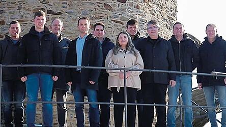 Armin Wallner (Dritter von rechts) hat sich die Entscheidung nicht leicht gemacht. Jetzt aber steht fest: Er w&uuml;rde die Wahl annehmen, sollten ihm die Treffelsteiner am 8. M&auml;rz bei der Urwahl das Vertrauen aussprechen.