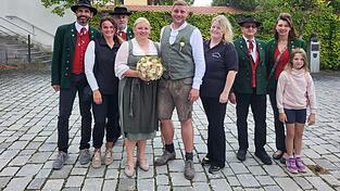 Rebecca Sperl und Tobias Wanninger haben in Eschlkam geheiratet. Rebecca Sperl und Tobias Wanninger haben in Eschlkam geheiratet.