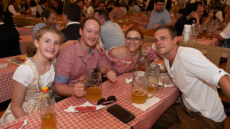 Die Partybilder vom Montag, 14. August 2023, aus dem Festzelt Greindl. Die Partybilder vom Montag, 14. August 2023, aus dem Festzelt Greindl.