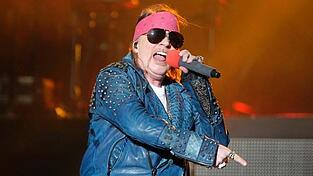 Der amerikanische Rocksänger Axl Rose der Kultrockband Guns N' Roses während seines Auftritts am 9. April 2014 in Asuncion, Paraguay.