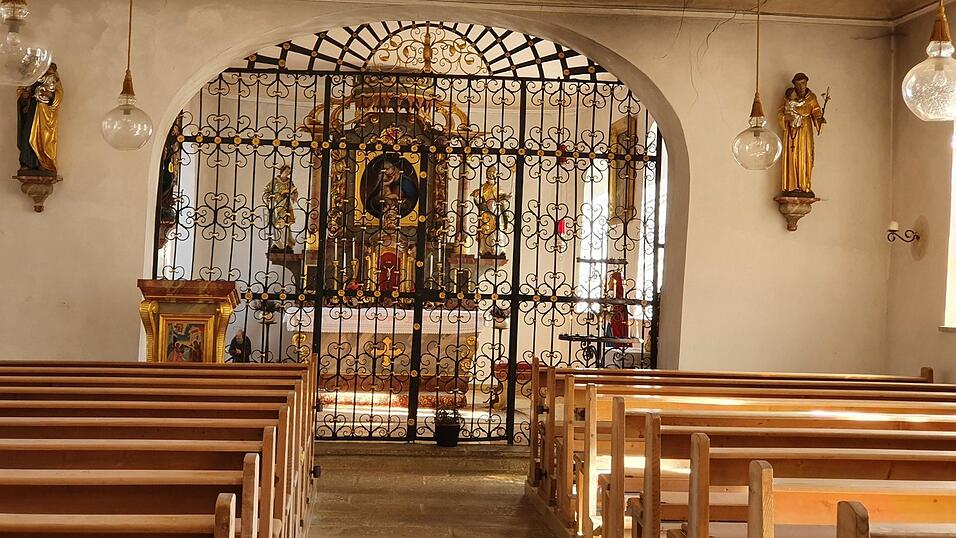 Der Altarraum der Wallfahrtskapelle Osterbrünnl.