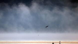 Nach dem fr&uuml;hlingshaften Wetter der vergangenen Tage soll es wieder ungem&uuml;tlich werden. (Symbolbild)