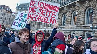 Die Demonstranten forderten: &laquo;Die Scham muss die Seite wechseln&raquo;.