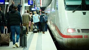 Die chronischen Pannen bei der Bahn haben Auswirkungen: Laut einer Umfrage meiden viele Menschen die Z&uuml;ge. (Symbolbild)