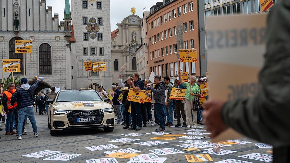 Taxifahrerinnen und Taxifahrer hatten schon lange f&uuml;r Mindestpreise und f&uuml;r einen fairen Wettbewerb demonstriert. (Archivbild)