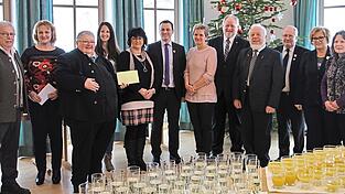 Im Rahmen der Nikolausaktion und der Veranstaltungen des Bastelkreises wurden Spenden übergeben. Im Rahmen der Nikolausaktion und der Veranstaltungen des Bastelkreises wurden Spenden übergeben.
