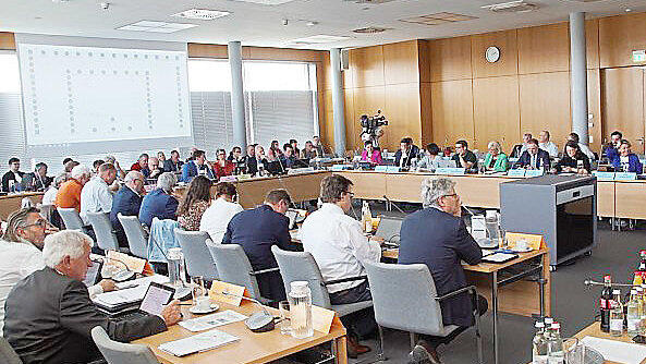 Der Kreistag bei der Haushaltssitzung im vergangenen April. In zwei Monaten ist es wieder so weit.