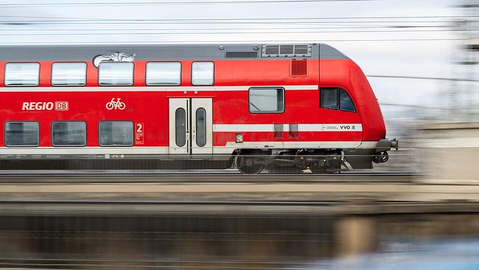 Erst am frühen Morgen wird die Strecke zwischen Eschenau und Gräfenberg wieder freigegeben. (Symbolbild) Erst am frühen Morgen wird die Strecke zwischen Eschenau und Gräfenberg wieder freigegeben. (Symbolbild)