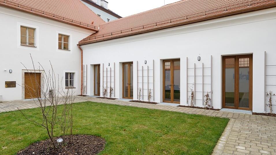 Das Schreiberhaus wurde saniert und umgebaut, um einen nicht-kommerziellen Begegnungsort zu schaffen. Das Schreiberhaus wurde saniert und umgebaut, um einen nicht-kommerziellen Begegnungsort zu schaffen.