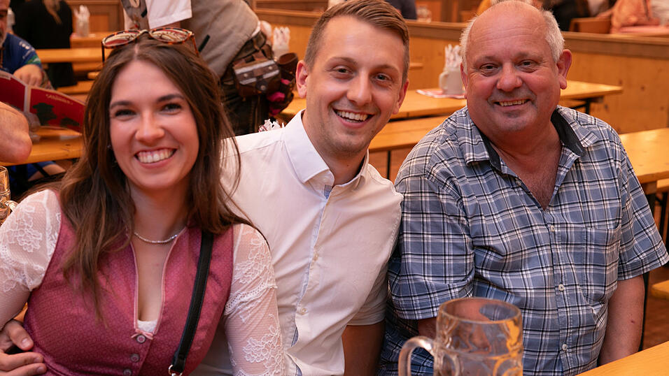 Die Partybilder vom Dienstag, 12. August, aus dem Festzelt Krönner. Die Partybilder vom Dienstag, 12. August, aus dem Festzelt Krönner.