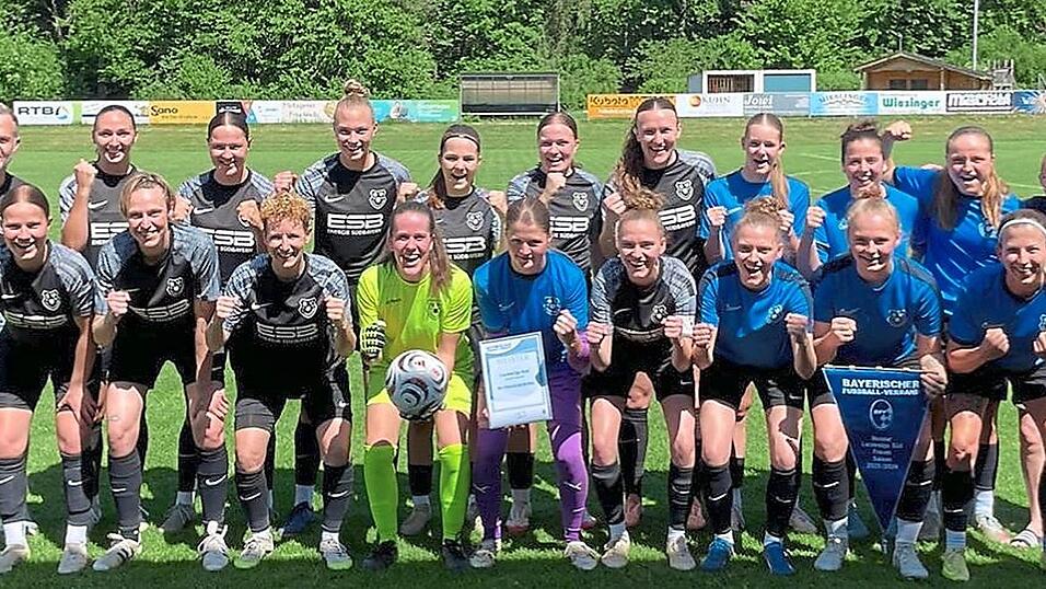 Die Frauen des SV Frauenbiburg sichern sich nach dem Bayernliga-Abstieg souverän den Titel in der Landesliga Süd. Die Frauen des SV Frauenbiburg sichern sich nach dem Bayernliga-Abstieg souverän den Titel in der Landesliga Süd.