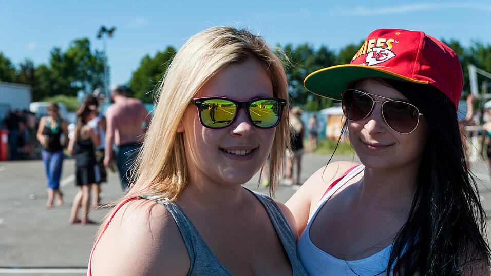 Ein Streifzug durch das Campinggelände: Trotz heißer Temperaturen sind die Festivalbesucher bestens gelaunt. (Foto: Susanne Raith) Ein Streifzug durch das Campinggelände: Trotz heißer Temperaturen sind die Festivalbesucher bestens gelaunt. (Foto: Susanne Raith)