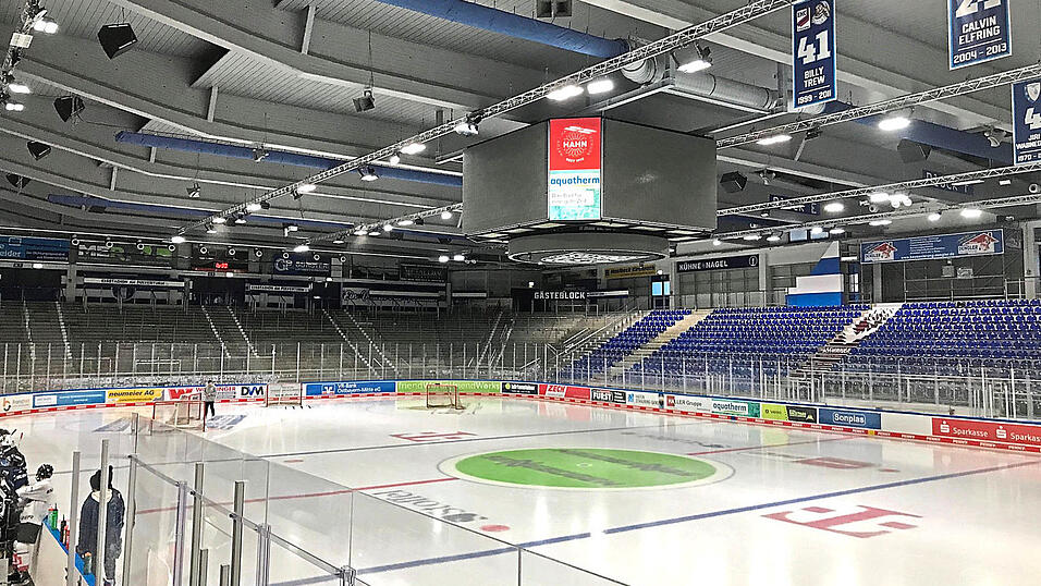 Die Regierung von Niederbayern hat nun bestätigt, dass bei der Vergabe der neuen LED-Beleuchtung im Eisstadion alles mit rechten Dingen zugegangen ist. Die Regierung von Niederbayern hat nun bestätigt, dass bei der Vergabe der neuen LED-Beleuchtung im Eisstadion alles mit rechten Dingen zugegangen ist.