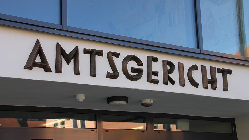 Ein 50-Jähriger wurden am Amtsgericht wegen Verbreitung kinderpornographischer Inhalte verurteilt. Ein 50-Jähriger wurden am Amtsgericht wegen Verbreitung kinderpornographischer Inhalte verurteilt.