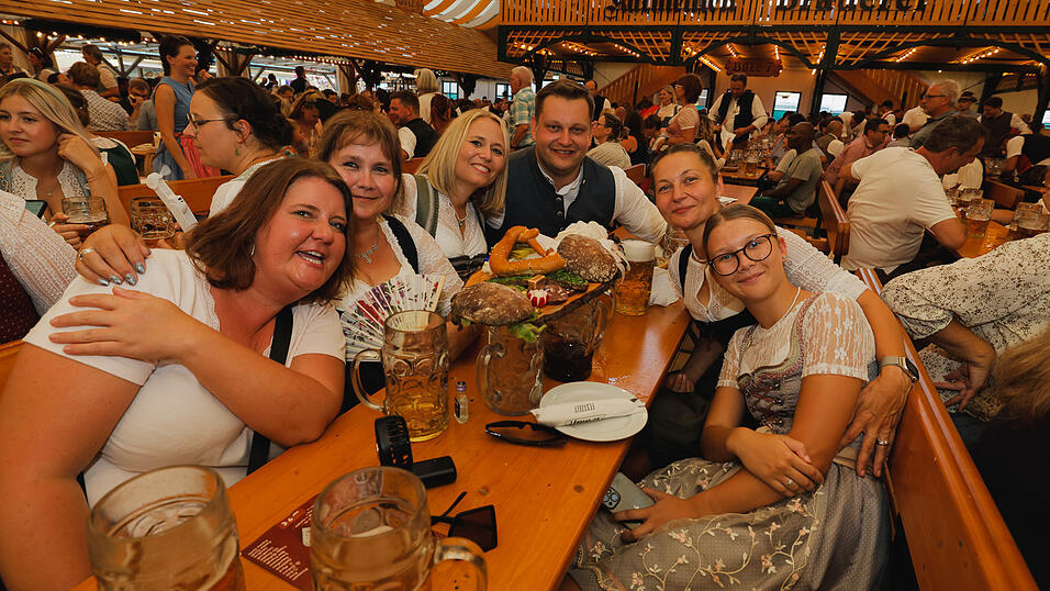 Die Partybilder vom Dienstag, 13. August 2024, aus dem Festzelt Nothaft. Die Partybilder vom Dienstag, 13. August 2024, aus dem Festzelt Nothaft.