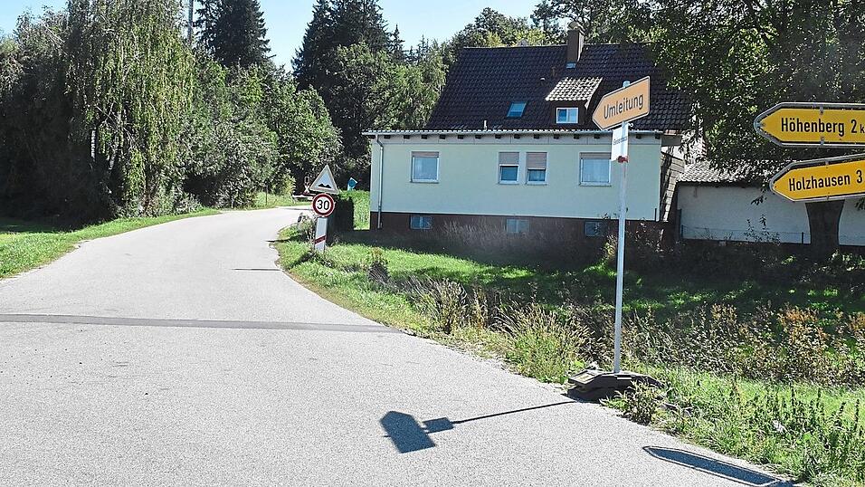 Der holprige Bahn&uuml;bergang bei Wies wird in den n&auml;chsten Jahren nicht baulich ver&auml;ndert. Die Angebote der beteiligten Firmen lagen zu hoch.