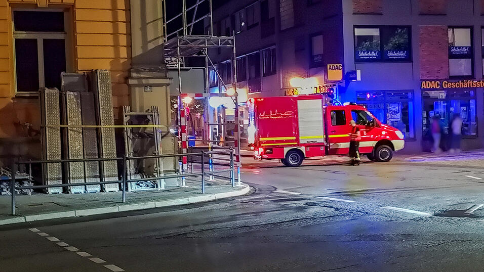In Deggendorf war am Montagabend ein Gro&szlig;aufgebot an Einsatzkr&auml;ften vor Ort.