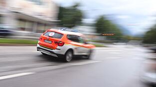 Das Opfer wurde notoperiert und befindet sich in kritischem Zustand. (Symbolbild)