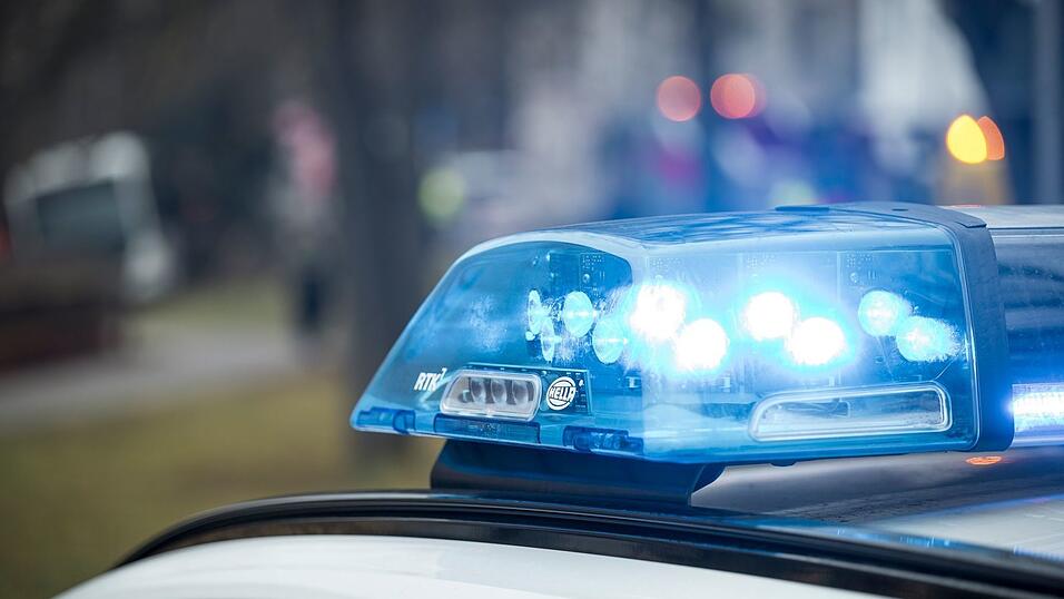 Die beiden T&auml;ter fl&uuml;chten in dem gestohlenen Wagen. (Symbolbild)