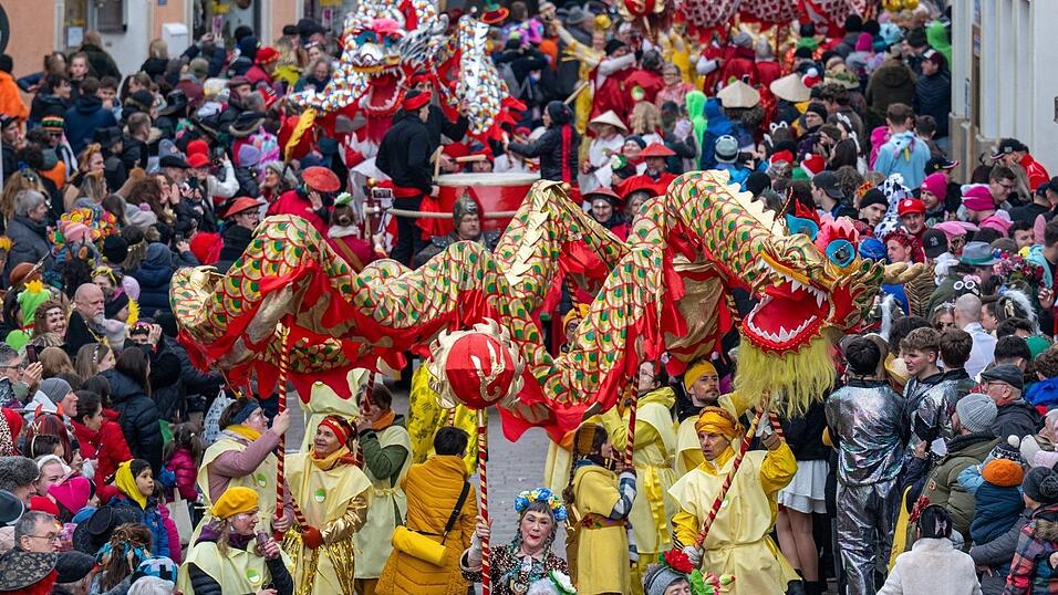 Tausende Besucher kamen zum traditionellen Chinesenfasching in Dietfurt. Tausende Besucher kamen zum traditionellen Chinesenfasching in Dietfurt.