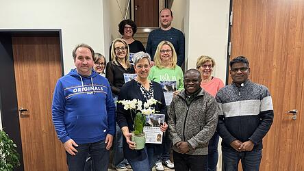 Den acht ausgeschiedenen PGR-Mitgliedern wurde gedankt; mit auf dem Bild sind Pfarrer Joseph Santhappan, Pfarrvikar Matthias Tang und Kirchenpfleger Christian R&ouml;hrl.