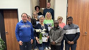 Den acht ausgeschiedenen PGR-Mitgliedern wurde gedankt; mit auf dem Bild sind Pfarrer Joseph Santhappan, Pfarrvikar Matthias Tang und Kirchenpfleger Christian R&ouml;hrl.