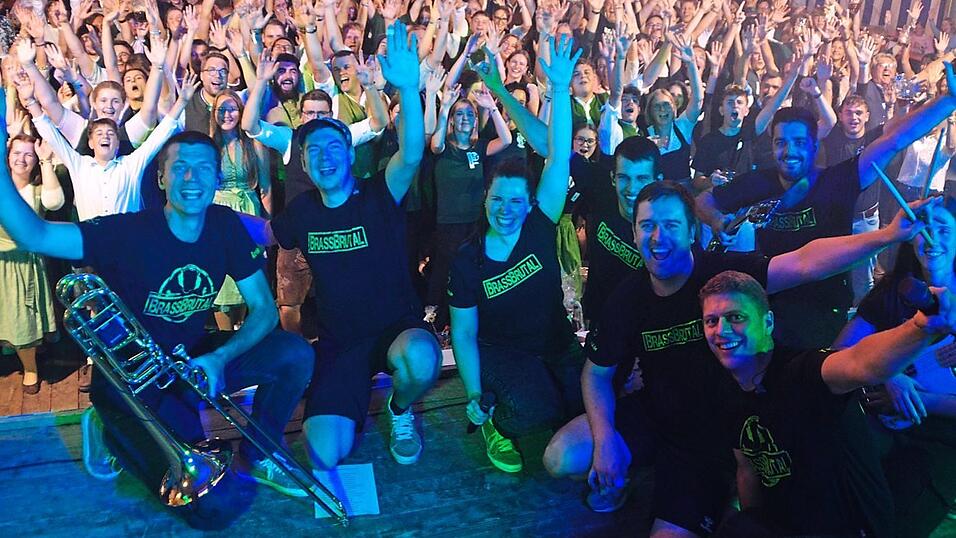 Die Band „Brassbrutal“ sorgte am Samstagabend für Partystimmung. Die Band „Brassbrutal“ sorgte am Samstagabend für Partystimmung.