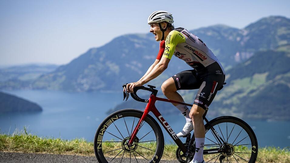 Der deutsche Radprofi Georg Zimmermann ist bei der neunten Etappe der Tour de France heftig gestürzt. Der deutsche Radprofi Georg Zimmermann ist bei der neunten Etappe der Tour de France heftig gestürzt.