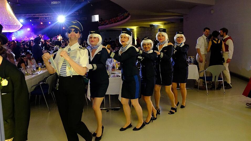 Der Künstlerball bot ein großes Showprogramm. Der Künstlerball bot ein großes Showprogramm.