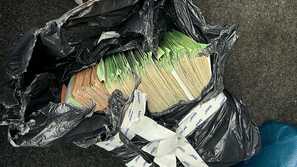 Gegen den Mann wird nun wegen Geldw&auml;sche ermittelt. (Symbolbild)