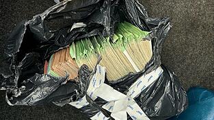 Gegen den Mann wird nun wegen Geldw&auml;sche ermittelt. (Symbolbild)