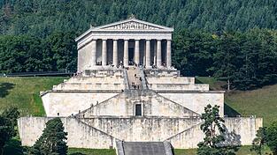 Die imposante Ruhmeshalle Walhalla befindet sich in Donaustauf bei Regensburg. (Archivbild)