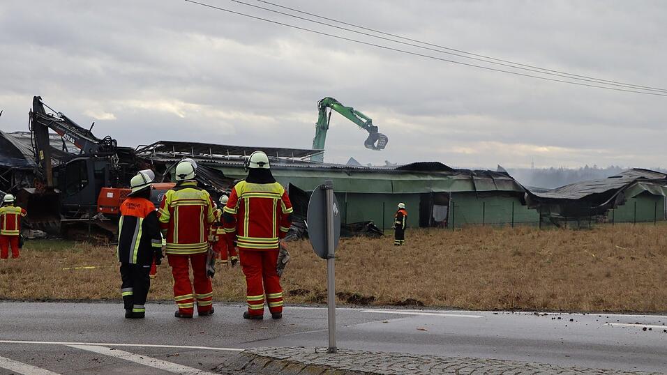 Das Feuer im H&uuml;hnerstall in Pfatter im Landkreis Regensburg brach am Mittwochvormittag aus.
