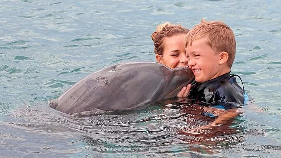 Eine Delfintherapie hat Luca erm&ouml;glicht, besser sprechen zu k&ouml;nnen und vor allem seine Schmerzen zu lindern.