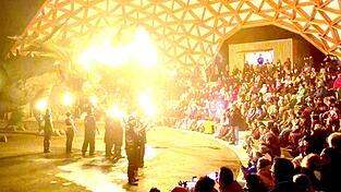 Eindrucksvolles Finale mit emotionaler Botschaft: Die Zuschauer in der ausverkauften Park-Arena bekamen eineinhalb Stunden lang einiges geboten. Eindrucksvolles Finale mit emotionaler Botschaft: Die Zuschauer in der ausverkauften Park-Arena bekamen eineinhalb Stunden lang einiges geboten.