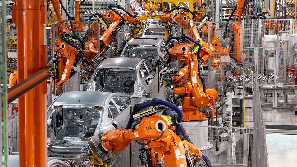 Autos und Wohnmobile sind das wichtigste bayerische Exportgut. (Archivbild)