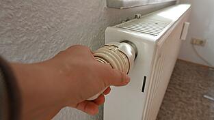 Wie können Mehrfamilienhäuser kostengünstig und umweltfreundlich beheizt werden? Der Energiedienstleister Techem sieht bei einer bestimmten Technik viele Vorteile. (Symbolbild) Wie können Mehrfamilienhäuser kostengünstig und umweltfreundlich beheizt werden? Der Energiedienstleister Techem sieht bei einer bestimmten Technik viele Vorteile. (Symbolbild)