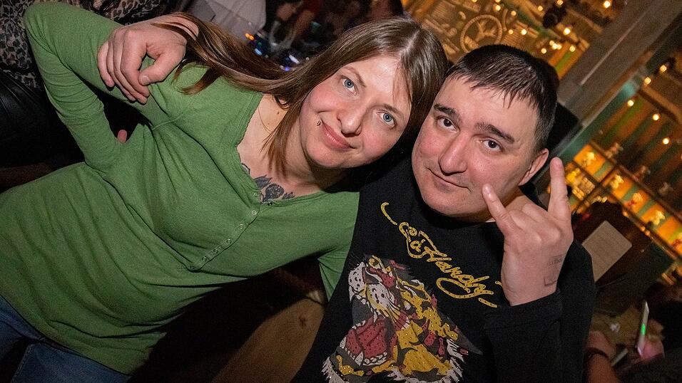 Die Stimmung bei den Partygängern am Samstagabend war prächtig. Die Stimmung bei den Partygängern am Samstagabend war prächtig.