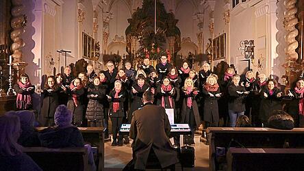 Der Popchor Ensemble Marcanto mit Pianist Hans Martin Gräbner begeisterte das Publikum am ersten Adventssonntag beim Konzert in der Pfarrkirche. Der Popchor Ensemble Marcanto mit Pianist Hans Martin Gräbner begeisterte das Publikum am ersten Adventssonntag beim Konzert in der Pfarrkirche.
