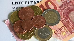 Am 1. Januar steigt der gesetzliche Mindestlohn von 12,82 auf 13,90 Euro. (Symbolbild)