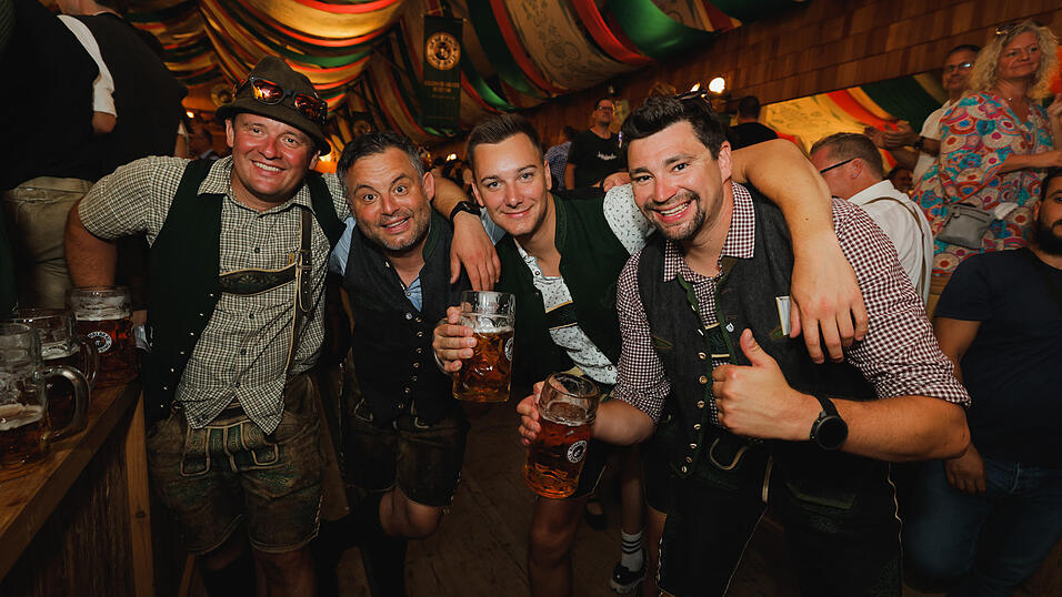Die Partybilder vom Dienstag, 13. August 2024, aus dem Festzelt Weckmann. Die Partybilder vom Dienstag, 13. August 2024, aus dem Festzelt Weckmann.