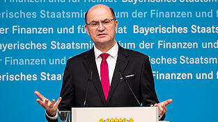 Nach der Steuersch&auml;tzung warnt Finanzminister Albert F&uuml;racker: Geld f&uuml;r zus&auml;tzliche Ausgaben gibt es nicht.