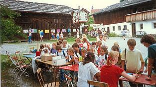 Alte Aufnahmen aus dem Kinderdorf im Museum verströmen den Flair der 1980er-Jahre. Alte Aufnahmen aus dem Kinderdorf im Museum verströmen den Flair der 1980er-Jahre.